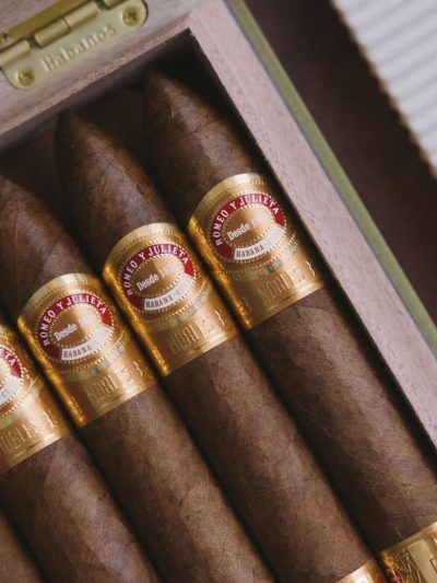 Romeo Y Julieta Nobles 20s<br>罗密欧朱丽叶金线贵族<br>20支/盒（陈年茄品）