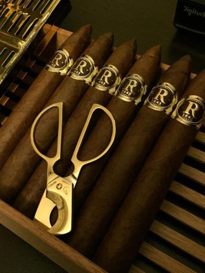 Vegas Robaina Unicos 25s<br>维格斯罗宾那独特<br>25支/盒