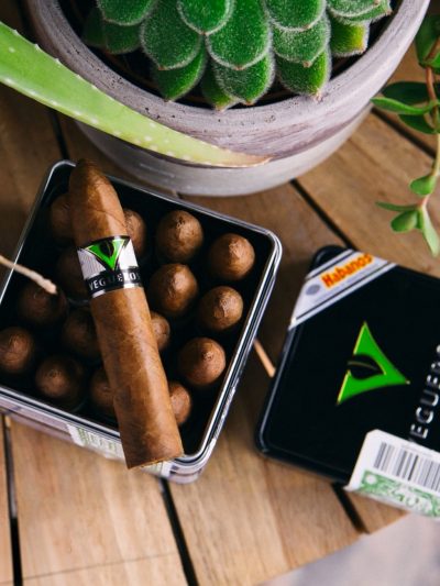 Vegueros Manaitas 16s<br>威古洛迈雅里达铁盒<br>16支/盒