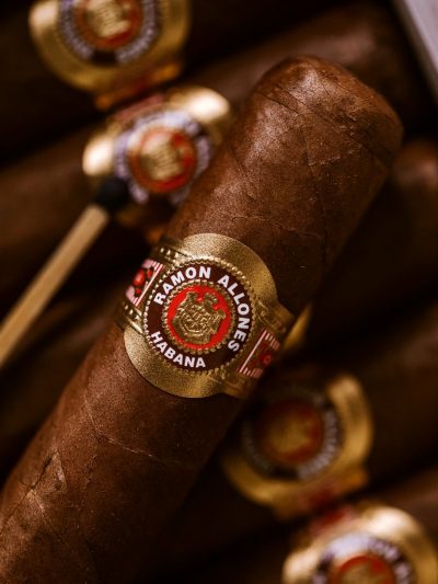 Ramon Allones Small Club Coronas 25s<br>雷蒙艾尼龙小俱乐部皇冠<br>25支/盒（陈年茄品）
